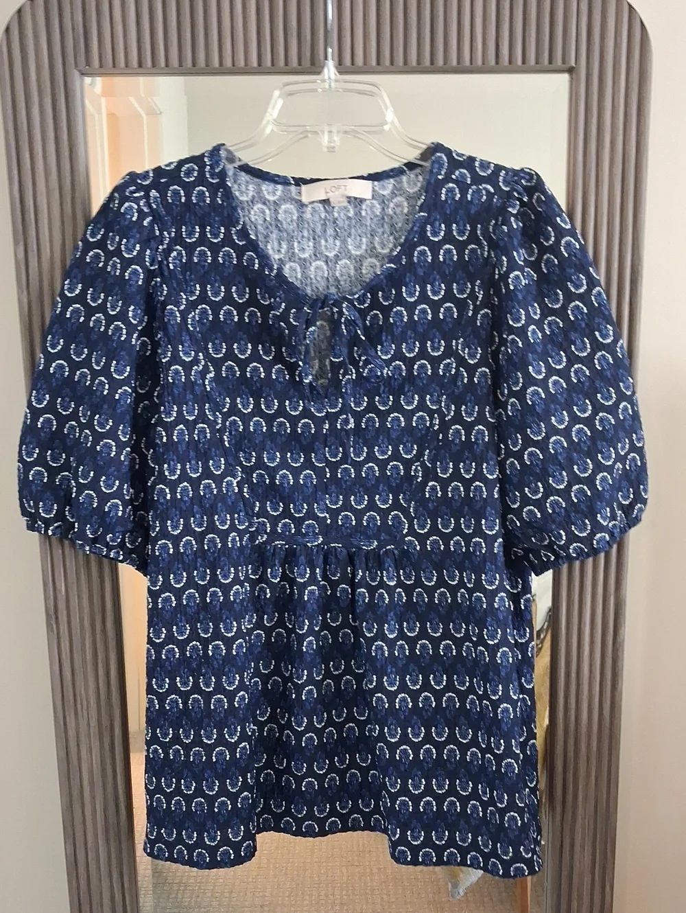 Loft Navy & White Floral Puff Sleeve Tie Neck Top ** Size Large